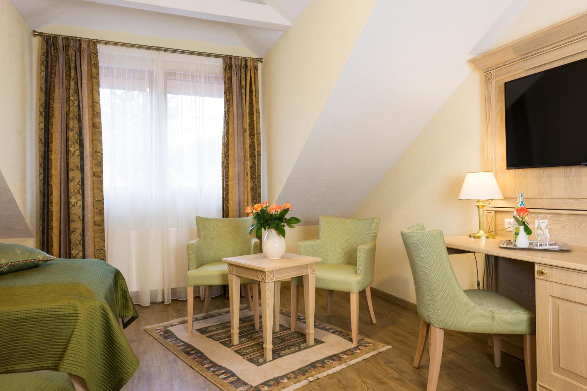 Hotel Rebstock Baden-Baden Room photo